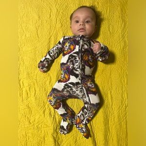 Bums and Roses lion footie size 3-6 months